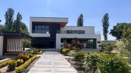 ویلا تریپلکس در منطقهی سرسبز سرخاب - کد 122